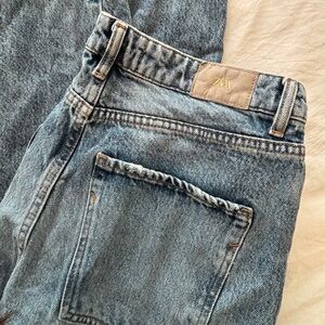 Zara women’s distressed Blue Denim Jeans